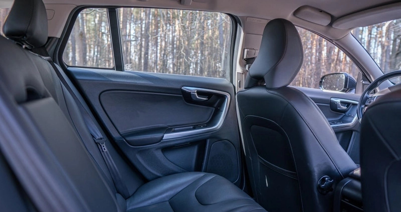 Volvo V60 cena 51800 przebieg: 351507, rok produkcji 2014 z Warszawa małe 631